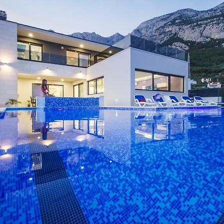 מאקרסקה Villa Lacus מראה חיצוני תמונה