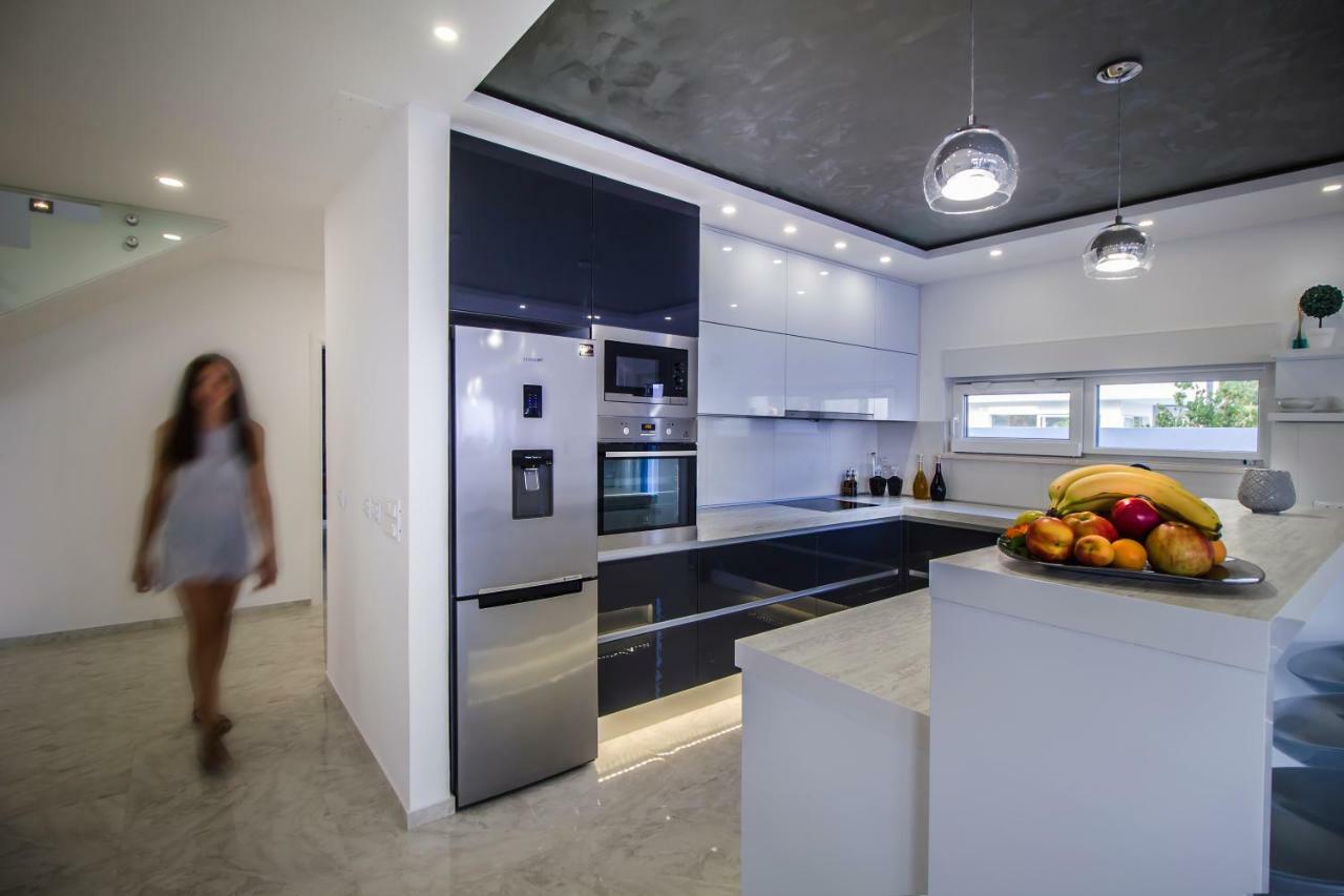 מאקרסקה Villa Lacus מראה חיצוני תמונה