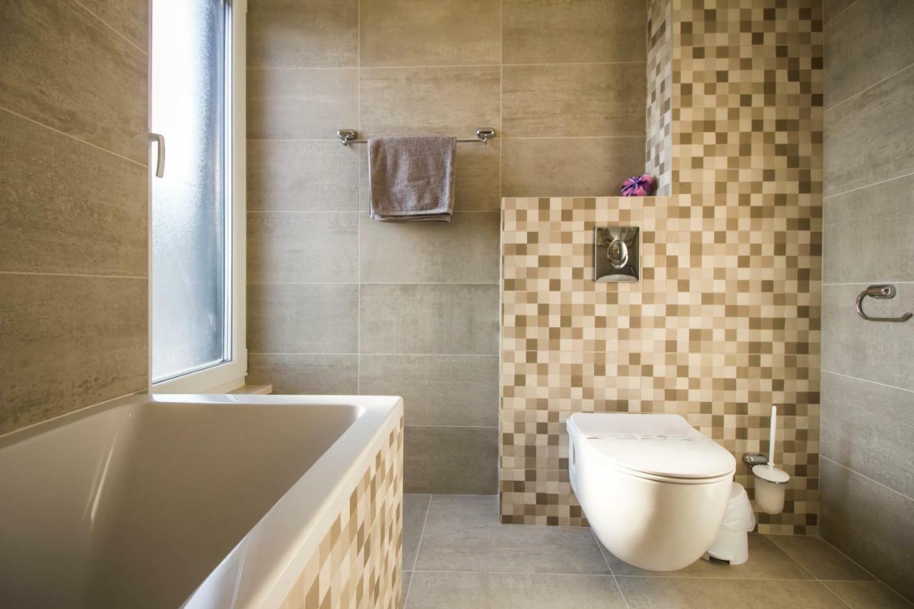 מאקרסקה Villa Lacus מראה חיצוני תמונה