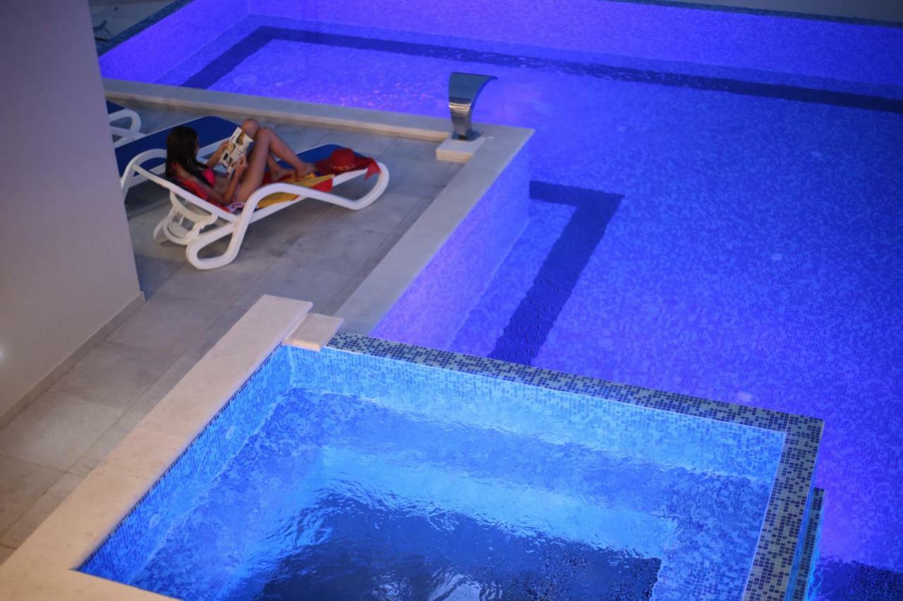 מאקרסקה Villa Lacus מראה חיצוני תמונה