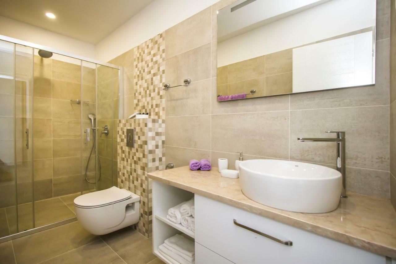 מאקרסקה Villa Lacus מראה חיצוני תמונה