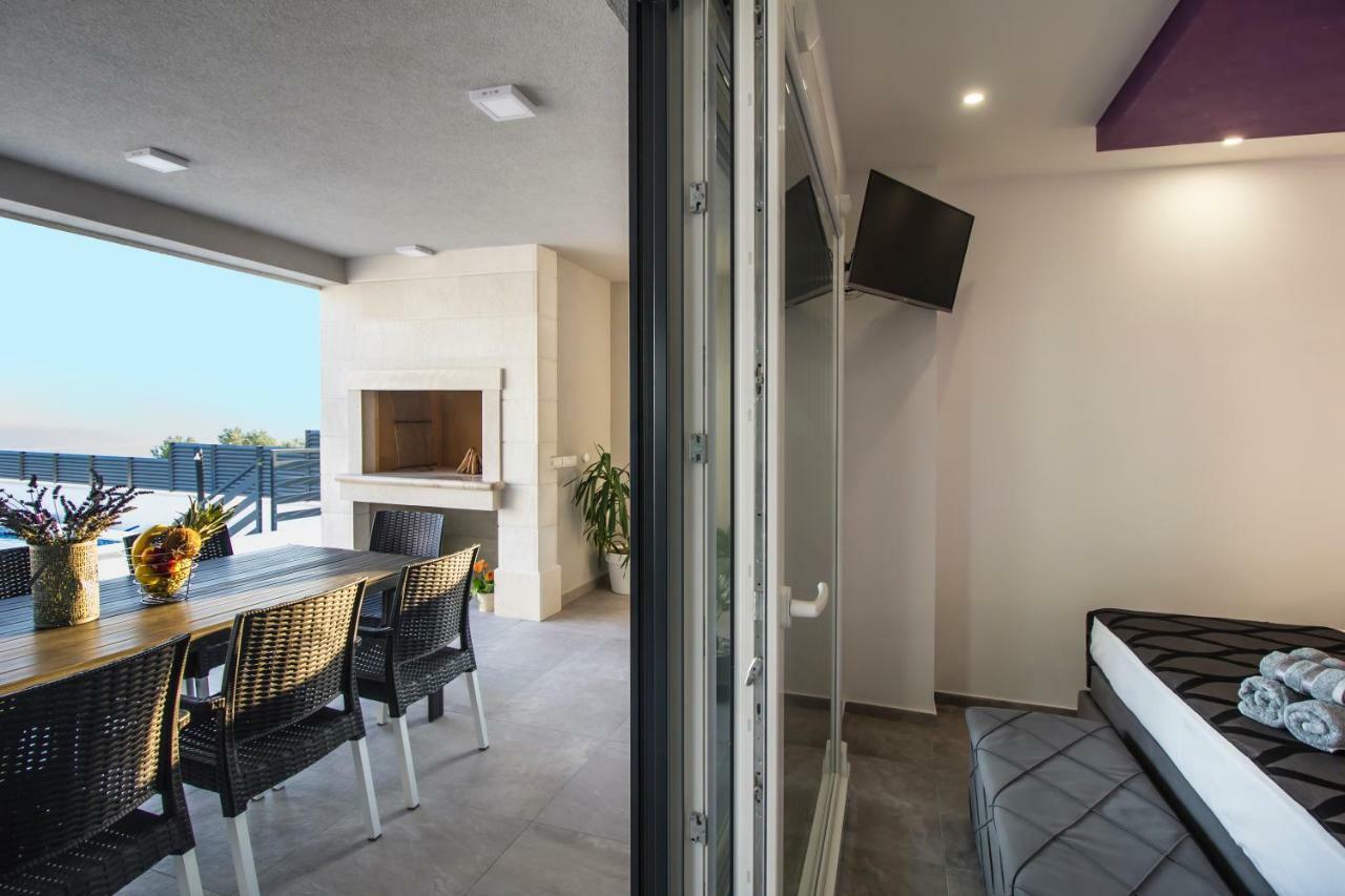 מאקרסקה Villa Lacus מראה חיצוני תמונה