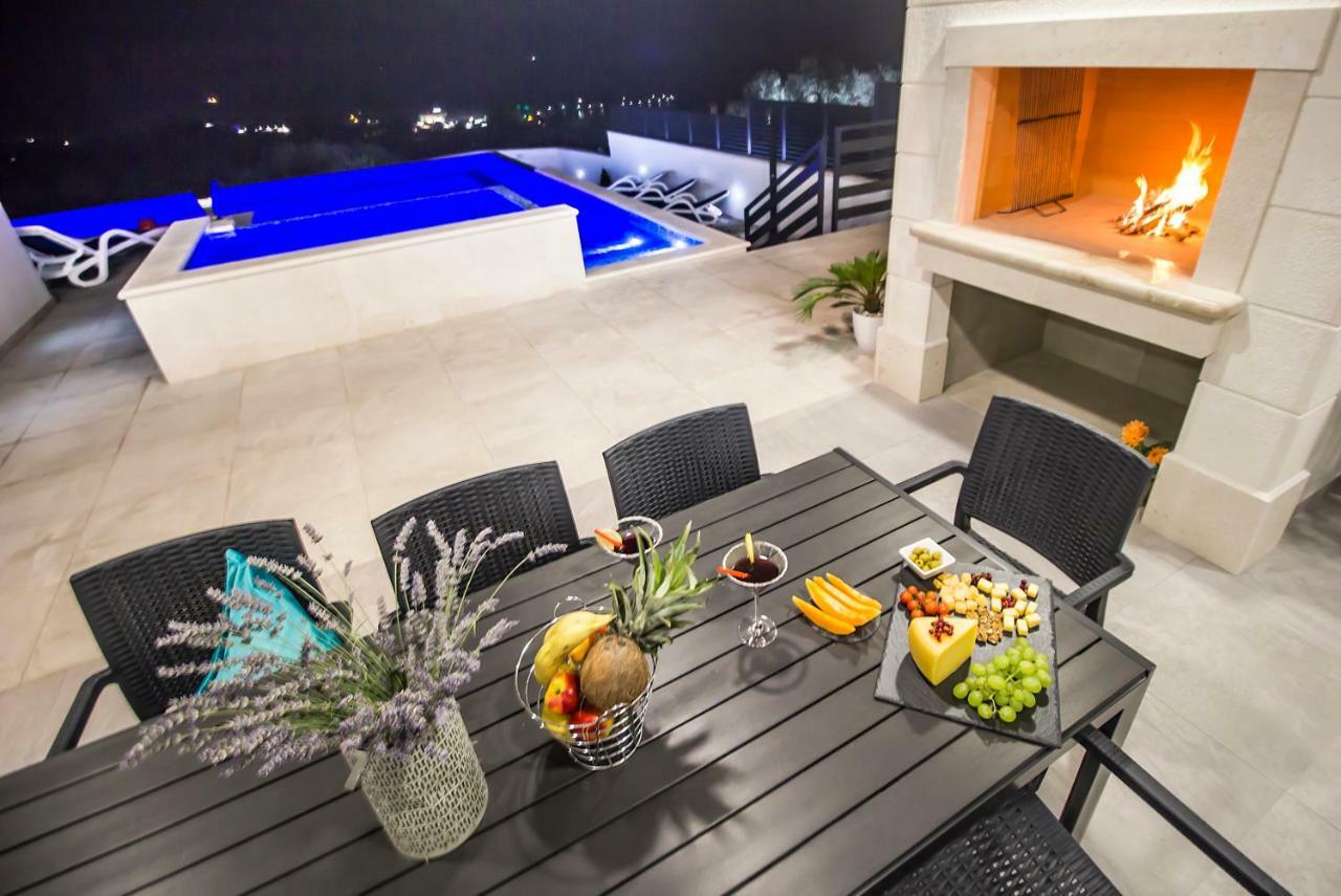 מאקרסקה Villa Lacus מראה חיצוני תמונה