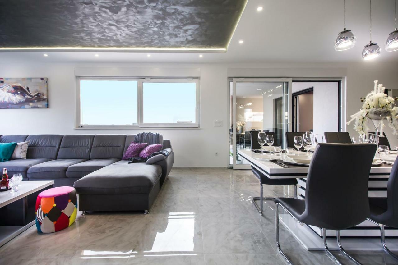 מאקרסקה Villa Lacus מראה חיצוני תמונה