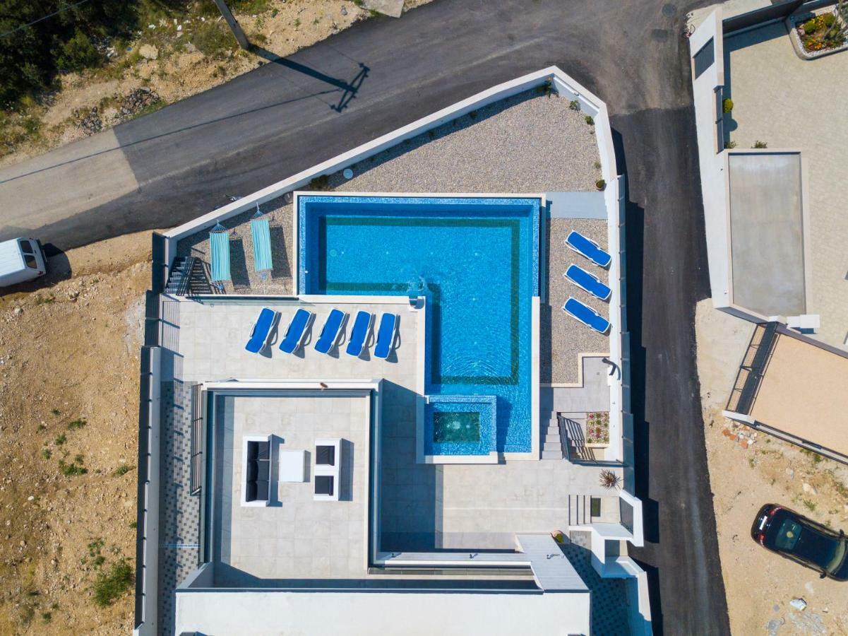 מאקרסקה Villa Lacus מראה חיצוני תמונה