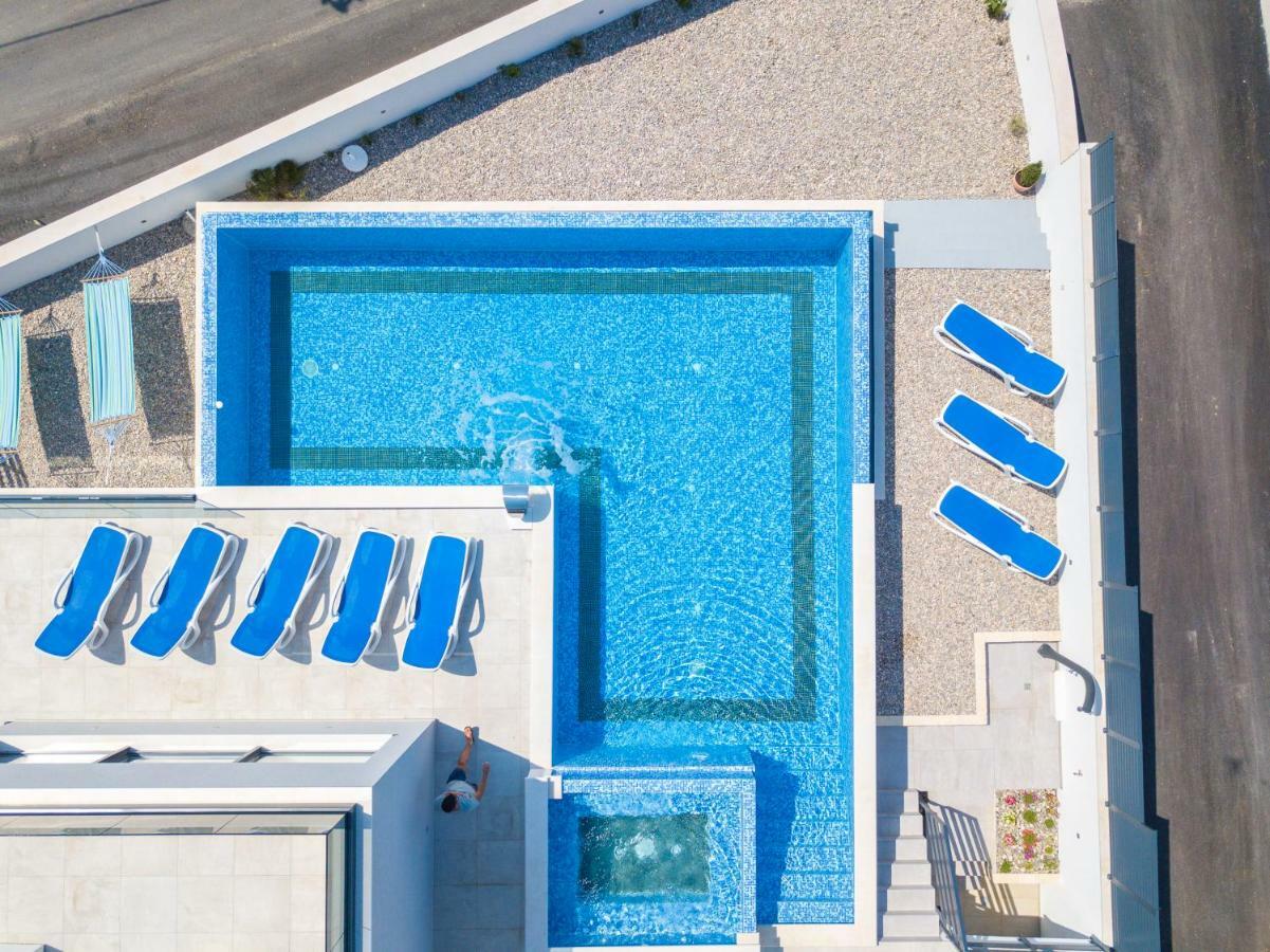 מאקרסקה Villa Lacus מראה חיצוני תמונה